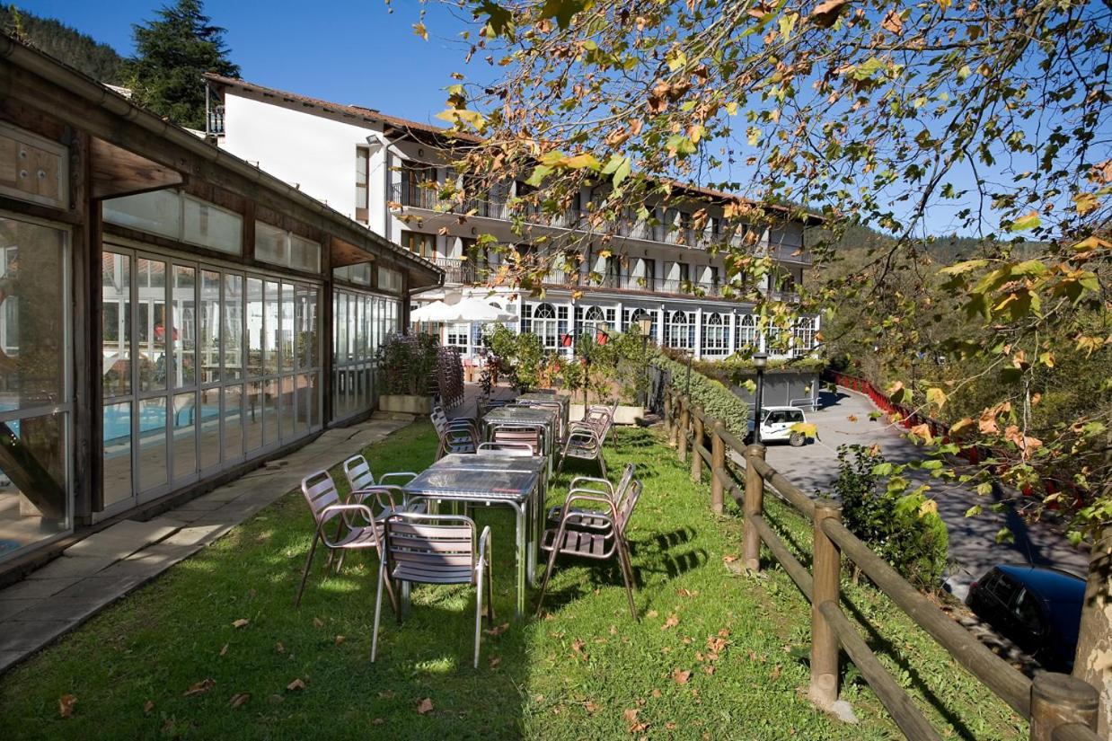 Hotel Venta De Etxalar Exterior foto
