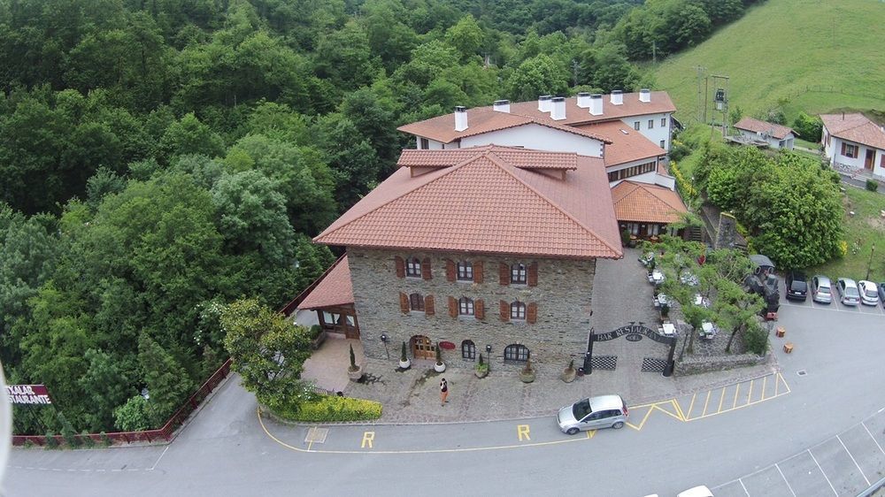 Hotel Venta De Etxalar Exterior foto