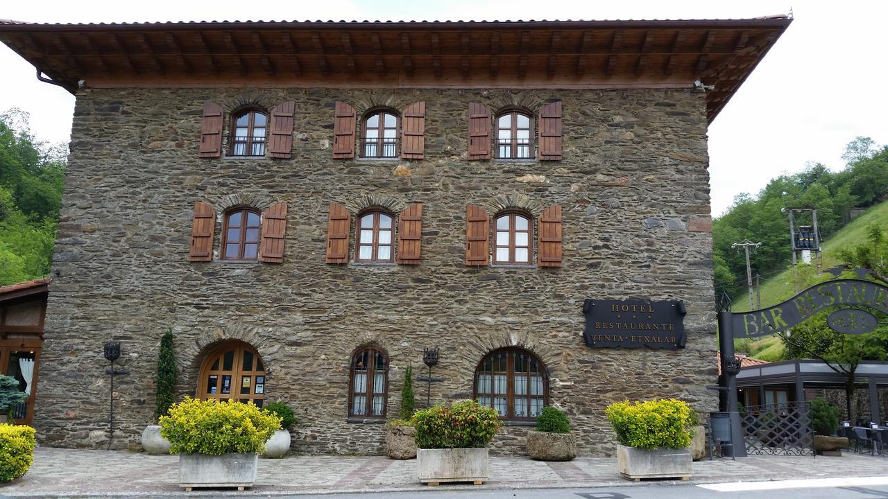 Hotel Venta De Etxalar Exterior foto